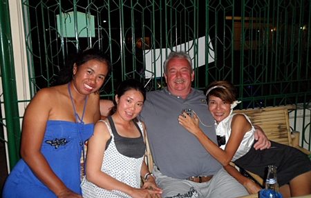 Alun Evans & Min Moore, winners at Phoenix, are pictured with Mod Chaviraska (winner at Mountain Shadow) and Ampan North.